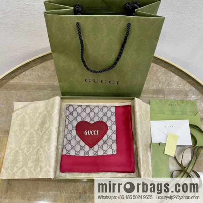 GUCCI Gucci 100% silk Valentine\'s Day limited edition love square scarf