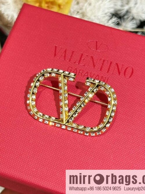 IMG_5556-800x800olxclq3xfpe120525_20250702151001.jpg ❗️New ❗️ New ☑️ Valentino Gold Full Diamond Brooch