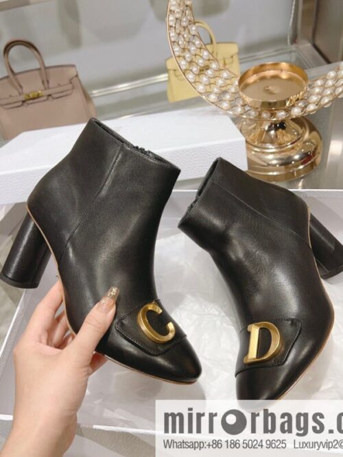 IMG_5810-800x8000ifmsykak5r143483_20250705041059.jpg 🐰🐰Dior, new bare boots on new models🌟