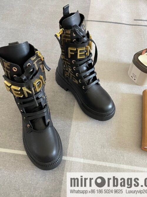 IMG_5820-800x800djnwe5035ka143472_20250705041037.jpg 🐰🐰FENDI Fendi 2023 Fendi Graphy series autumn and winter catwalk Martin boots Xiaohongshu recommends autumn and winter Martin boots