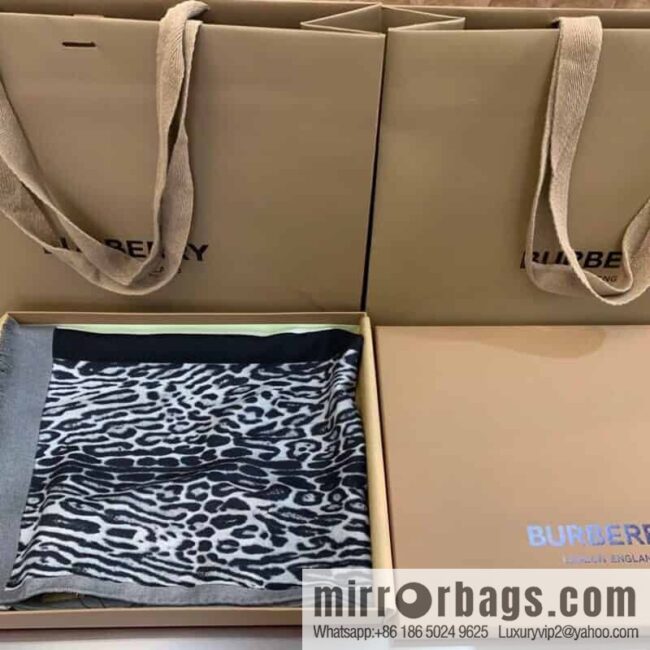 Burberry Burberry Exclusive Logo Pattern Velvet Scarf