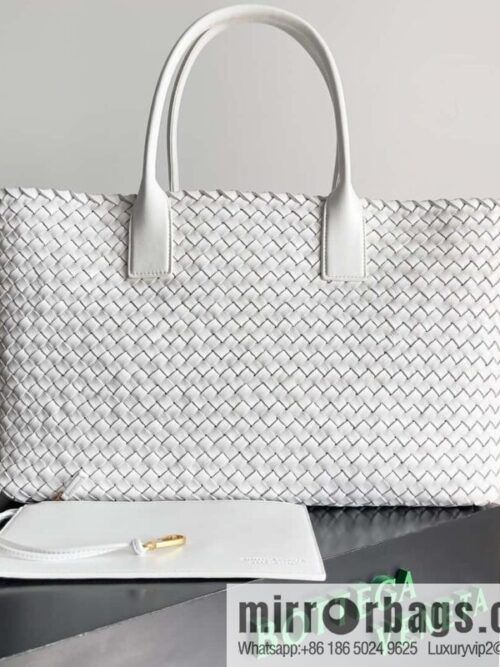 IMG_6628-800x800t004vggktre36543_20250716042519.jpg B new Cabat large shopping bag model number: 608811 white