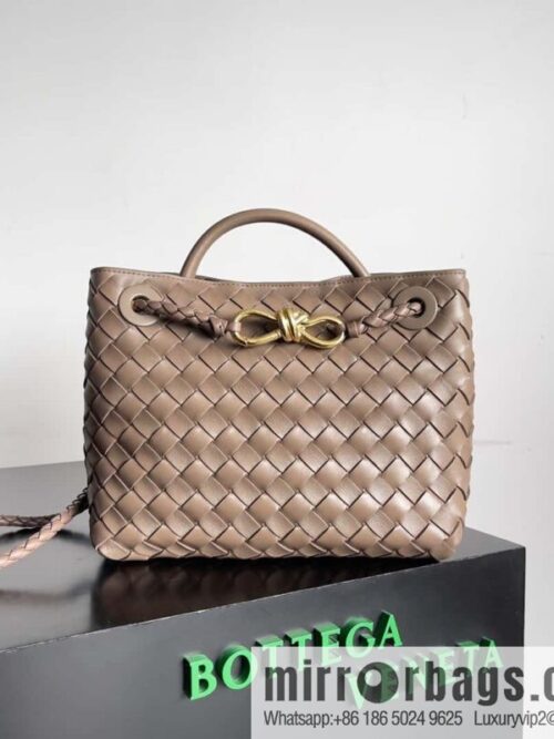 IMG_6642-800x800r13uxgj2jda54273_20250718233837.jpg BV\'s 2023 new Andiamond tote bag small model number: 743568 khaki