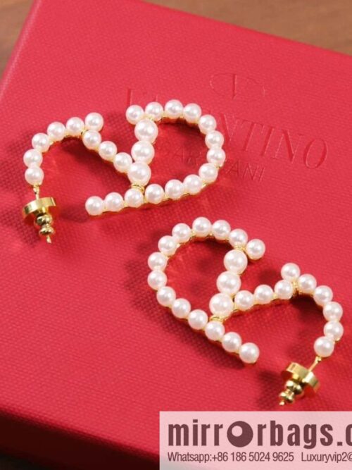 IMG_6764-800x800pm0jsaxfe4n135992_20250704222314.jpg New ☑️ Valentino pearl stud earrings