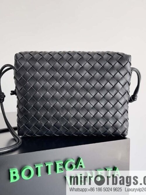 IMG_6858-1-800x800n4d54w3smda54009_20250718233553.jpg Large 𝗕𝗼𝘁𝘁𝗲𝗴𝗮 𝗩𝗲𝗻𝗲𝘁𝗮 BV latest version loop camera bag model number: 680256