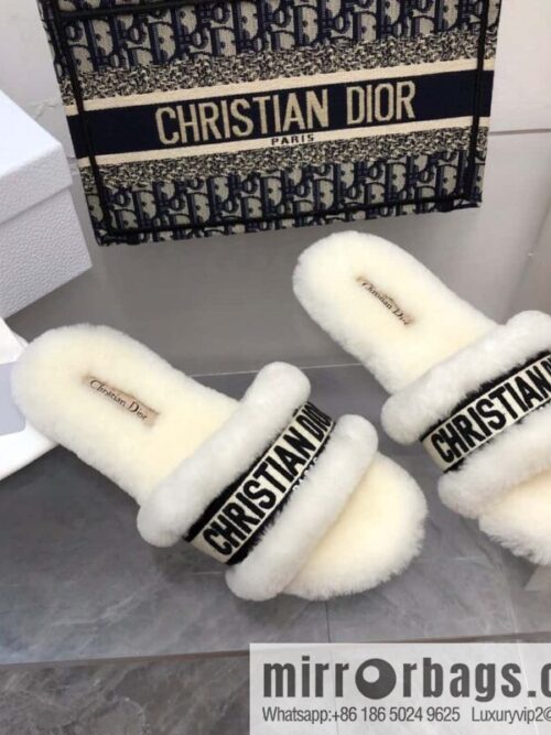 IMG_6867-800x800e2crhijo0cr142718_20250705034138.jpg 🐰🐰New color 2023-CD wool mop embroidered slippers series