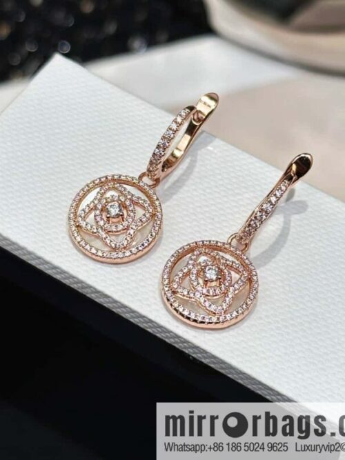 IMG_6921-800x800zpex4upeh53111601_20250702084418.jpg ❗️New ❗️ New ☑️ De Beers De Beers mini lotus white shell lotus stud earrings