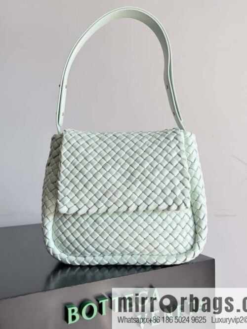 IMG_7472-800x800ir53e5gvwec52647_20250718231621.jpg BV new in autumn and winter, the same as Faye Wong, classic small weaving pure hand-woven COBBLE shoulder backpack model number: 709418 ice blue