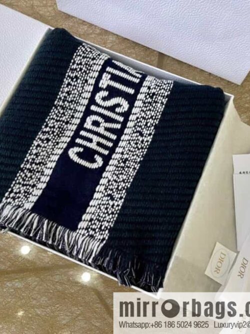 IMG_7550-1-800x8000gmmyujvqye93411_20250702013327.jpg Dior 21 autumn and winter new college style double-sided scarf 14CDO301I985_C540
