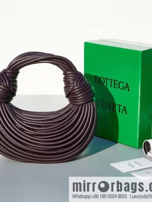 IMG_7753-800x8005q3wlxtkffp84309_20250719083343.jpg Bottega Veneta, model 680934 autumn and winter new Jodie ramen clutch bag number: 80803 #grape purple