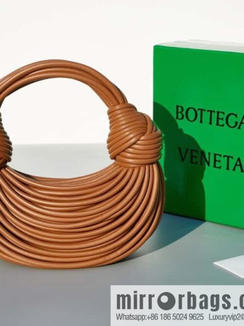 IMG_7762-800x8000ixkqugacem84294_20250719083336.jpg Bottega Veneta, model 680934 autumn and winter new Jodie ramen clutch bag number: 80803 #caramel color