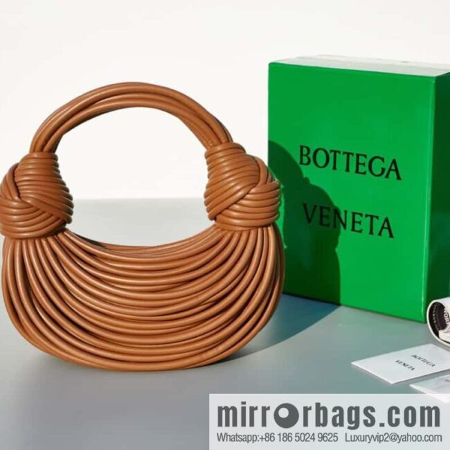 Bottega Veneta, model 680934 autumn and winter new Jodie ramen clutch bag number: 80803 #caramel color