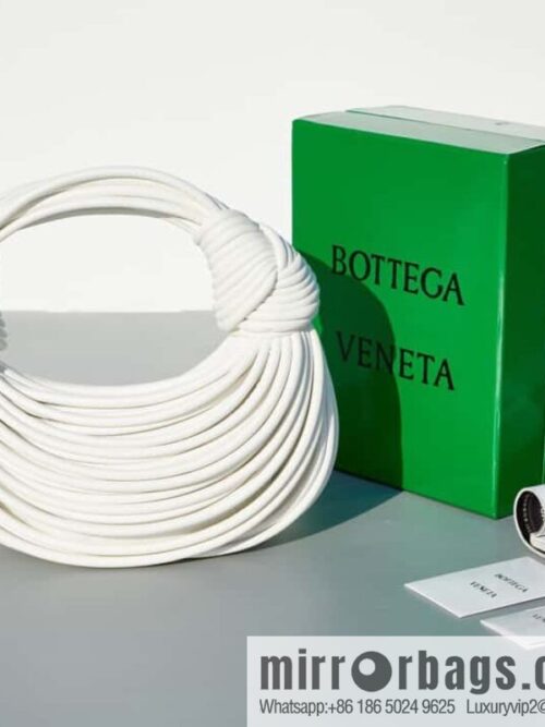 IMG_7771-800x8002elwnorpew084283_20250719083329.jpg Bottega Veneta, model 680934 autumn and winter new Jodie ramen clutch bag number: 80803 #white