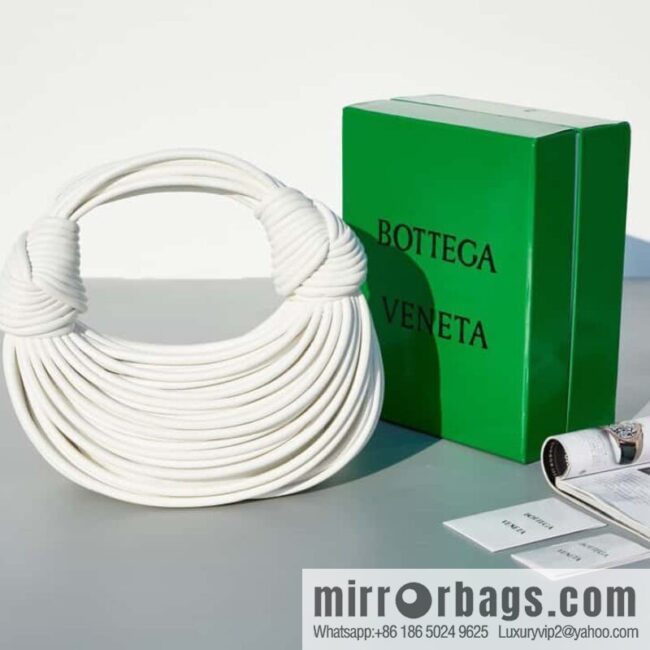 Bottega Veneta, model 680934 autumn and winter new Jodie ramen clutch bag number: 80803 #white