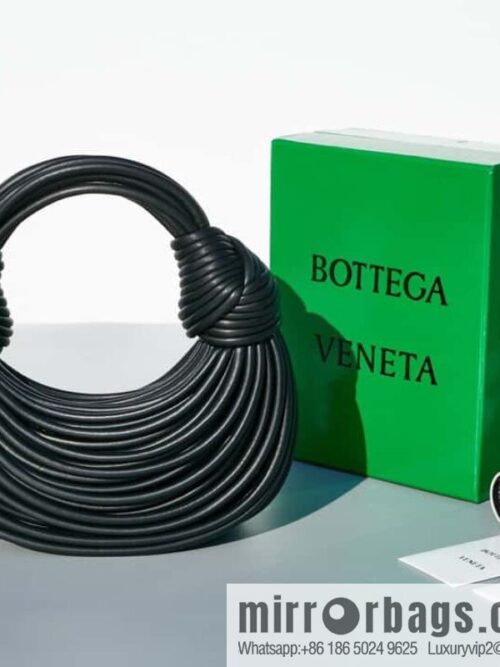 IMG_7788-800x800dsatiacmsel84262_20250719083317.jpg Bottega Veneta, model 680934 autumn and winter new Jodie ramen clutch bag number: 80803 #black