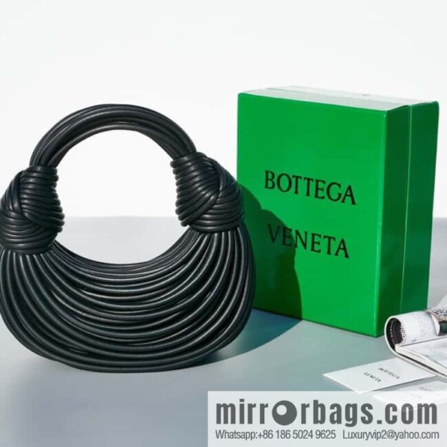 IMG_7788-800x800dsatiacmsel84262_20250719083317.jpg Bottega Veneta, model 680934 autumn and winter new Jodie ramen clutch bag number: 80803 #black