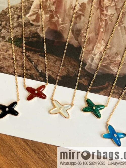 IMG_7830-800x800cfuvxmkdzhy110666_20250702081817.jpg CHAUMET Cross Necklace