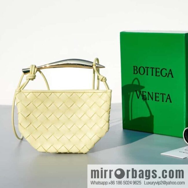 BottegaVeneta Bv spring and summer new mini sardines SARDINE model number: 744267 ice cream color
