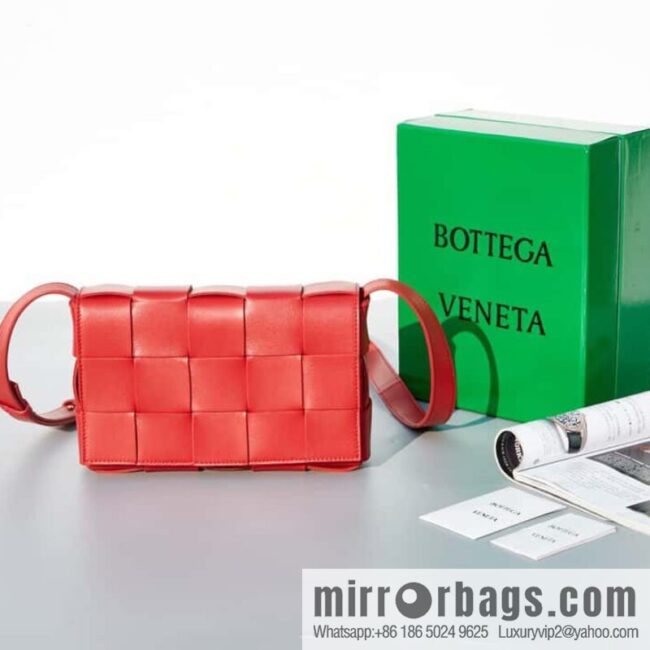 Bottega Veneta Number: 80820 #cassette braided Rubik\'s Cube bag, bright red