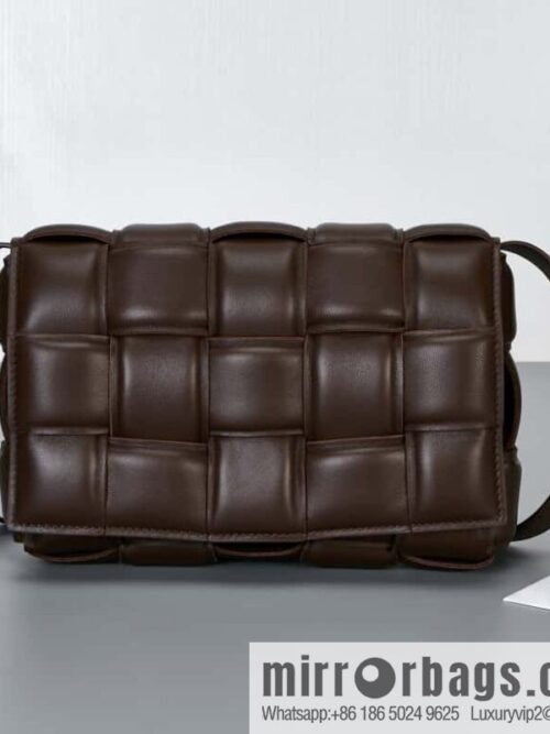 IMG_7982-800x800spc1xn1ofpi84106_20250719083149.jpg Bottega Veneta Padded Cassette Bag 591970 Dark Chocolate