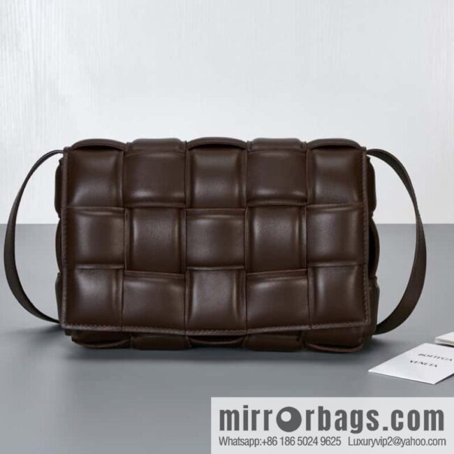 IMG_7982-800x800spc1xn1ofpi84106_20250719083149.jpg Bottega Veneta Padded Cassette Bag 591970 Dark Chocolate