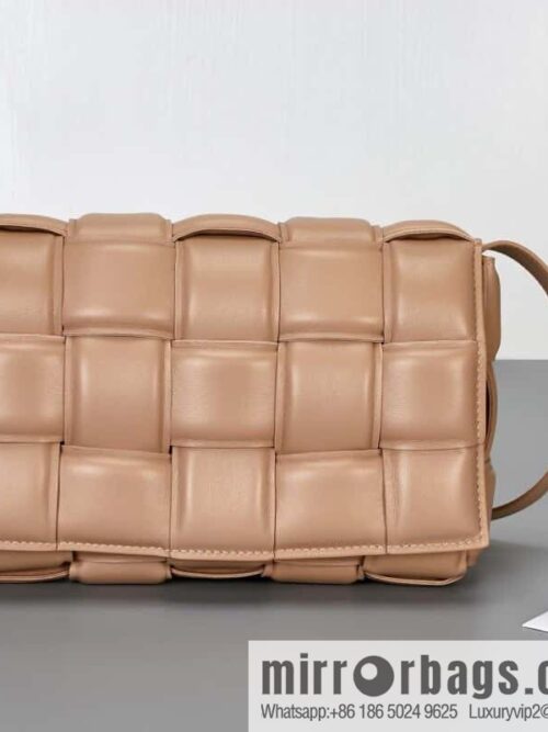 IMG_7991-800x800i5h3xaxr1yj84095_20250719083143.jpg Bottega Veneta Padded Cassette Bag Model; 591970 BV Cassette Pillow Bag, Milk Tea Color