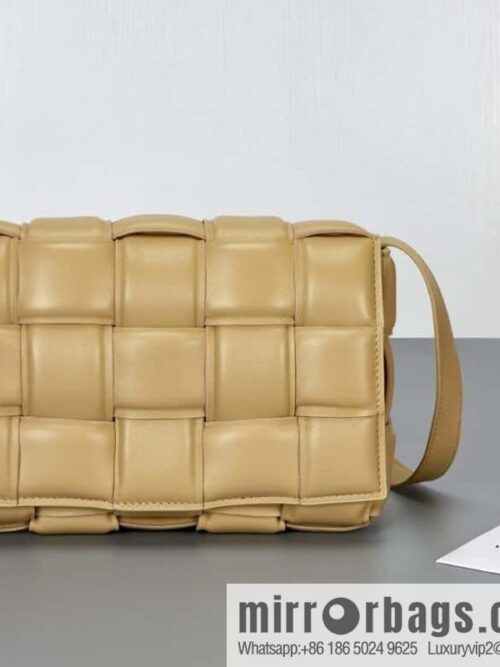 IMG_8046-800x800vurdoe5rojo84029_20250719083105.jpg Bottega Veneta Padded Cassette Bag Model; 591970 BV Cassette Pillow Bag, Cassava Color