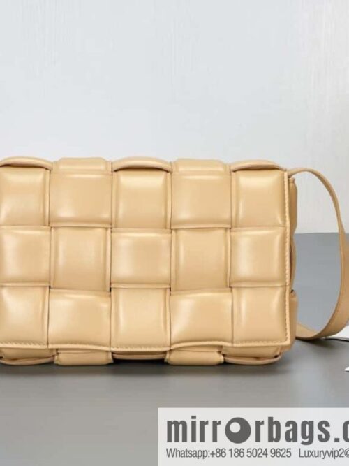 IMG_8118-800x800goqrwdq5is583941_20250719083012.jpg Bottega Veneta Padded Cassette Bag Model; 591970 BV Cassette Pillow Bag, Oatmeal