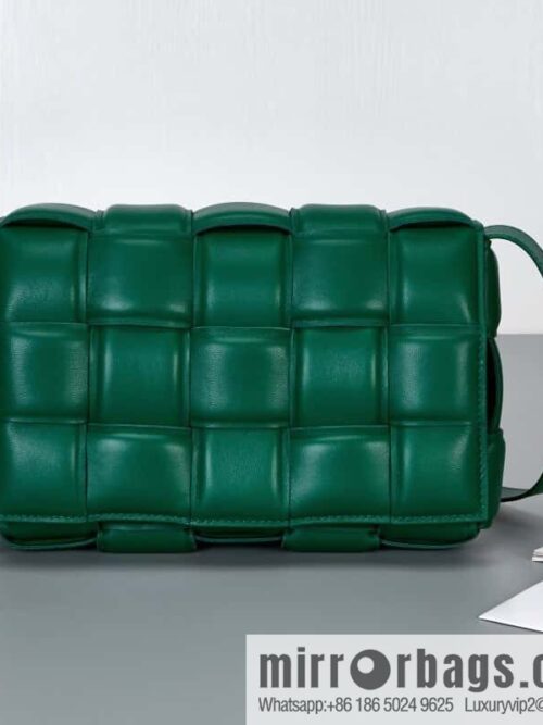 IMG_8127-800x800ytpviyximji83930_20250719083006.jpg Bottega Veneta Padded Cassette Bag Model; 591970 BV Cassette Pillow Bag, Racing Green