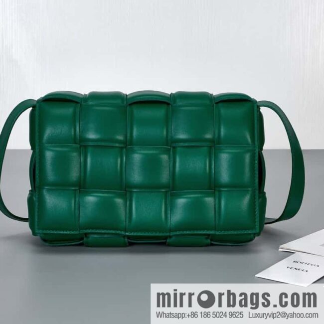 IMG_8127-800x800ytpviyximji83930_20250719083006.jpg Bottega Veneta Padded Cassette Bag Model; 591970 BV Cassette Pillow Bag, Racing Green