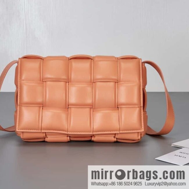 IMG_8136-800x8001jfe3noocpw83919_20250719082959.jpg Bottega Veneta Padded Cassette Bag Model; 591970 BV Cassette Pillow Bag, Peach Powder