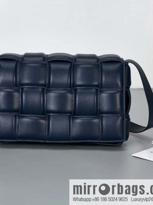 IMG_8181-800x800jqla40xeugw83864_20250719082928.jpg Bottega Veneta Padded Cassette Bag Model; 591970 BV Cassette Pillow Bag, Dark Blue