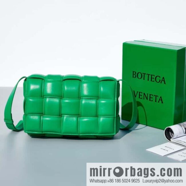 IMG_8199-800x800dii5i41evvn83842_20250719082915.jpg Bottega Veneta Padded Cassette Bag Model; 591970 BV Cassette Pillow Bag, Parrot Green
