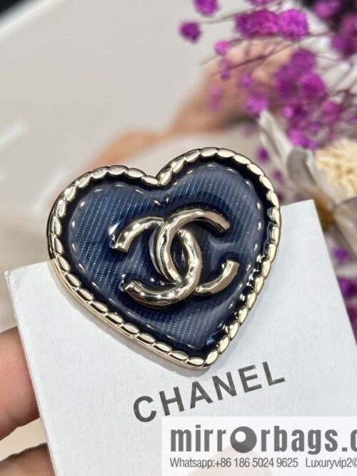 IMG_8232-800x800qbsxzhsjdco101307_20250702043929.jpg ❗️New ❗️ ☀️ new ☑️ Chanel denim peach heart love brooch ☀️
