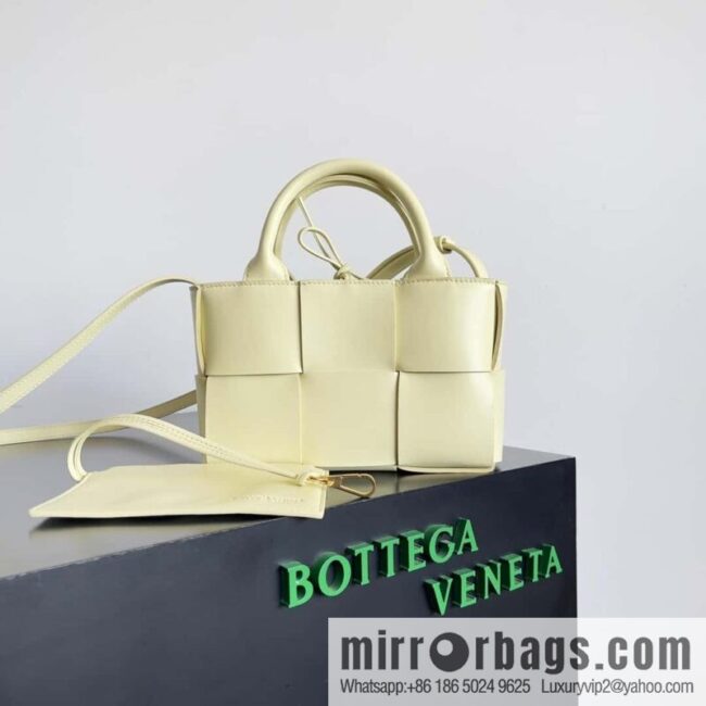 IMG_8278-800x8000xma4mk3fbf83742_20250719082818.jpg BV super mini tote bag 20cm ice cream color, model number: 729029.