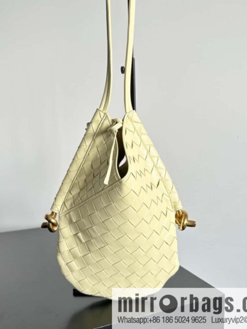 IMG_8305-800x800nescw4qamtx83708_20250719082755.jpg #BottegaVeneta, Yang Mi\'s latest bag of the same Solstice Shoulder Ba model number: 740898 small ice cream color