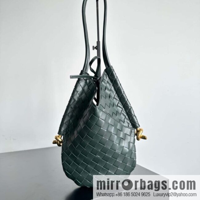#BottegaVeneta, Yang Mi\'s latest bag of the same Solstice Shoulder Ba model number: 740898 small dark green