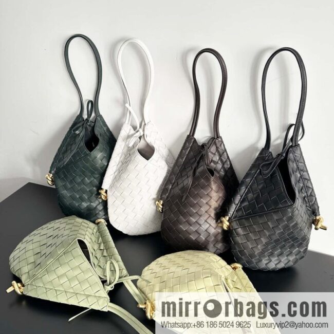 #BottegaVeneta, Yang Mi\'s latest bag of the same Solstice Shoulder Ba model number: 740898 small white