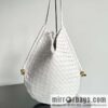 #BottegaVeneta, Yang Mi\'s latest bag type of the same Solstice Shoulder Ba, model number: 740990 large white