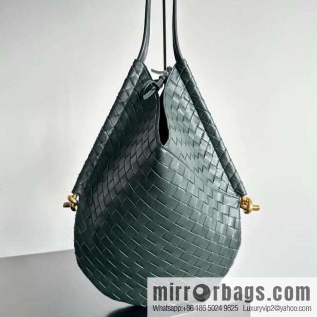 IMG_8378-800x800g1uufwlz4x383611_20250719082643.jpg #BottegaVeneta, Yang Mi\'s latest bag type of the same Solstice Shoulder Ba, model number: 740990 large dark green.