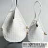 #BottegaVeneta, Yang Mi\'s latest bag type of the same Solstice Shoulder Ba, model number: 740990 large white