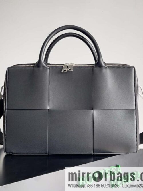 IMG_8430-800x800pisbwjy4g0083550_20250719082604.jpg Bottega Veneta Men\'s Briefcases Model 680120 black