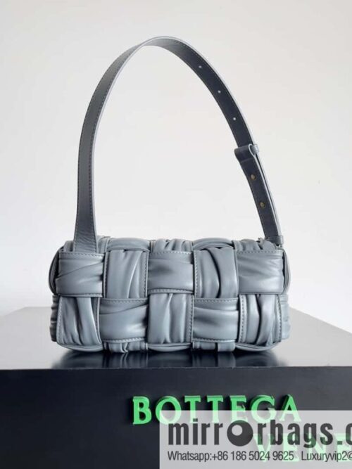 IMG_8486-800x800xjigkbbjamp83479_20250719082523.jpg BV new Bottega Veneta 2022 autumn and winter armpit bag, model number: 736233 lightning gray