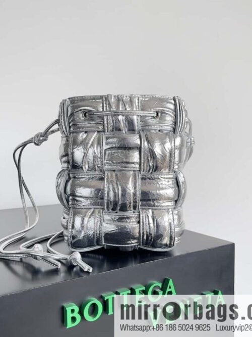 IMG_8495-800x800r5friesei5d83468_20250719082517.jpg BottegaVeneta Bv small bucket bag pleated leather woven bucket bag model number: 717187 silver