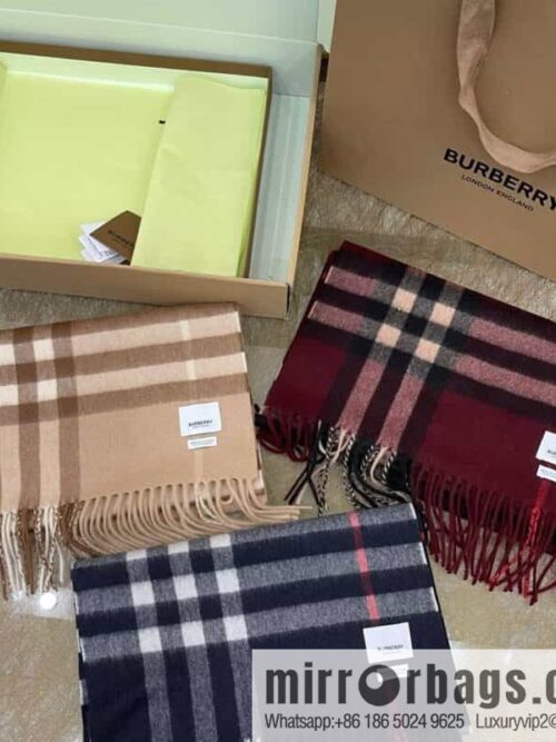 IMG_8578-800x800jr32j5gta2h83405_20250701203842.jpg Burberry classic checked cashmere scarf