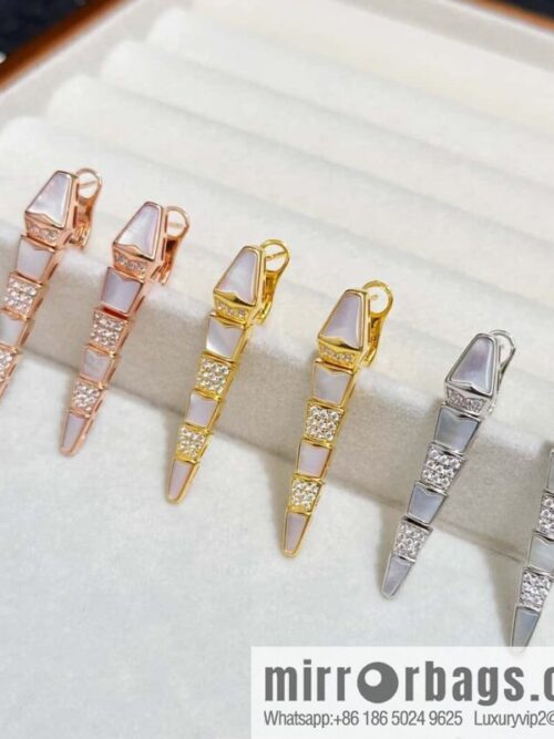 IMG_8806-800x800hw3roxjass4101142_20250702043503.jpg ❗️New ❗️ ☀️ BVLGARI SERPENTI VIPER white shellfish drill snake bone stud earrings ear shot ☀️
