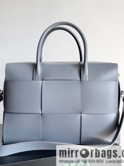 IMG_8856-800x800pbclia5izjz49224_20250718041501.jpg Bottega Veneta large woven men\'s briefcase model number: 746358 lightning gray