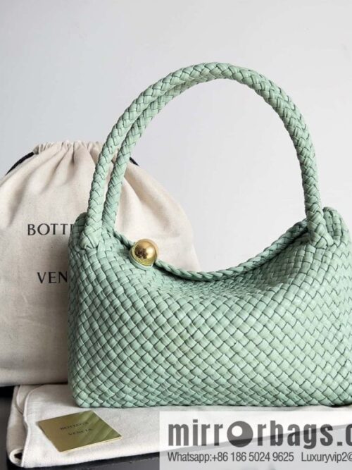 IMG_8874-800x800uytu1zmg0tn49313_20250718041603.jpg #Bv 2023 Winter Collection/Top Tosca Handbag Model Number: 716974 Sage Green