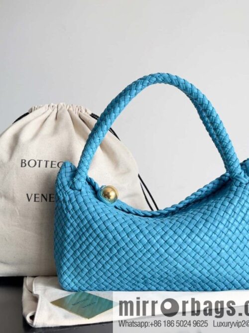 IMG_8883-800x800raykrrluijc49302_20250718041555.jpg #Bv 2023 Winter Collection/Top Tosca Handbag Model Number: 716974 Pool Blue