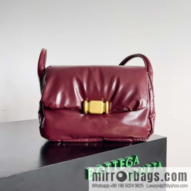 BV Pad handsome bag BOTTEGA VENETA bread model number: 717237 Bordeaux red